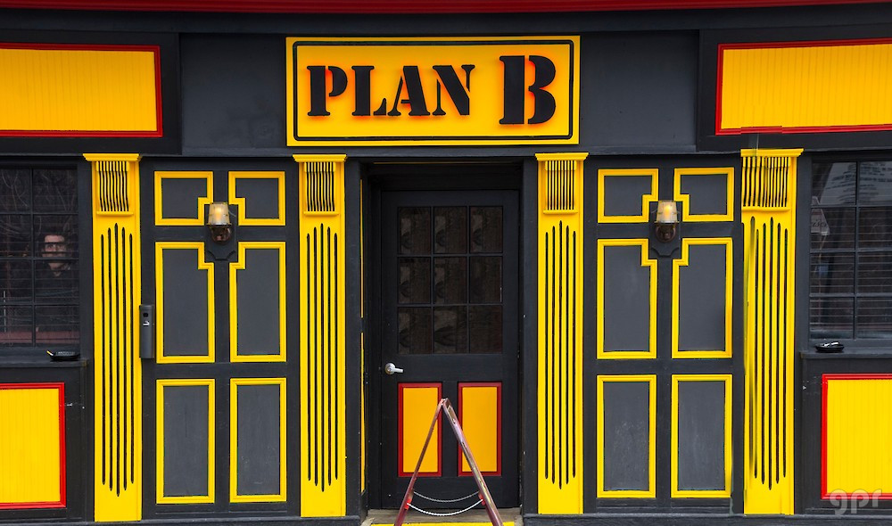 Bar Plan B