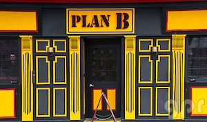 Bar Plan B